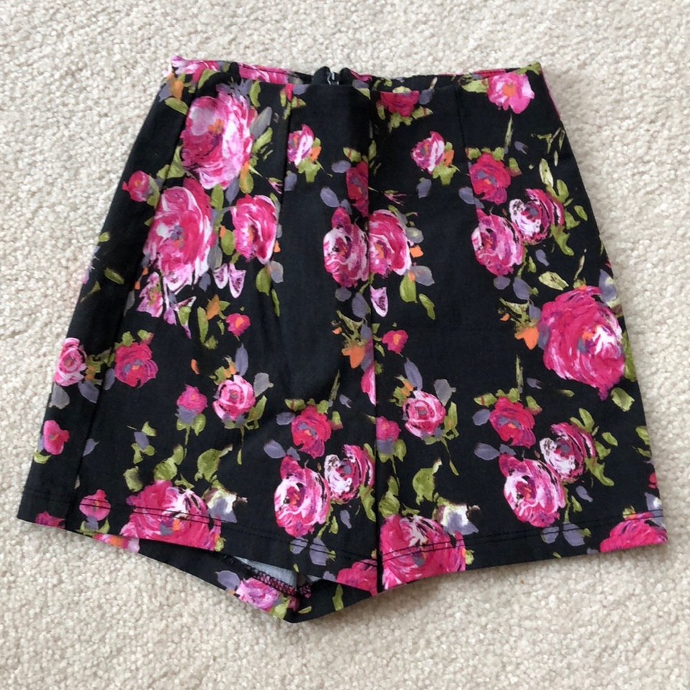 PACSUN Highwaisted Floral Shorts !!!